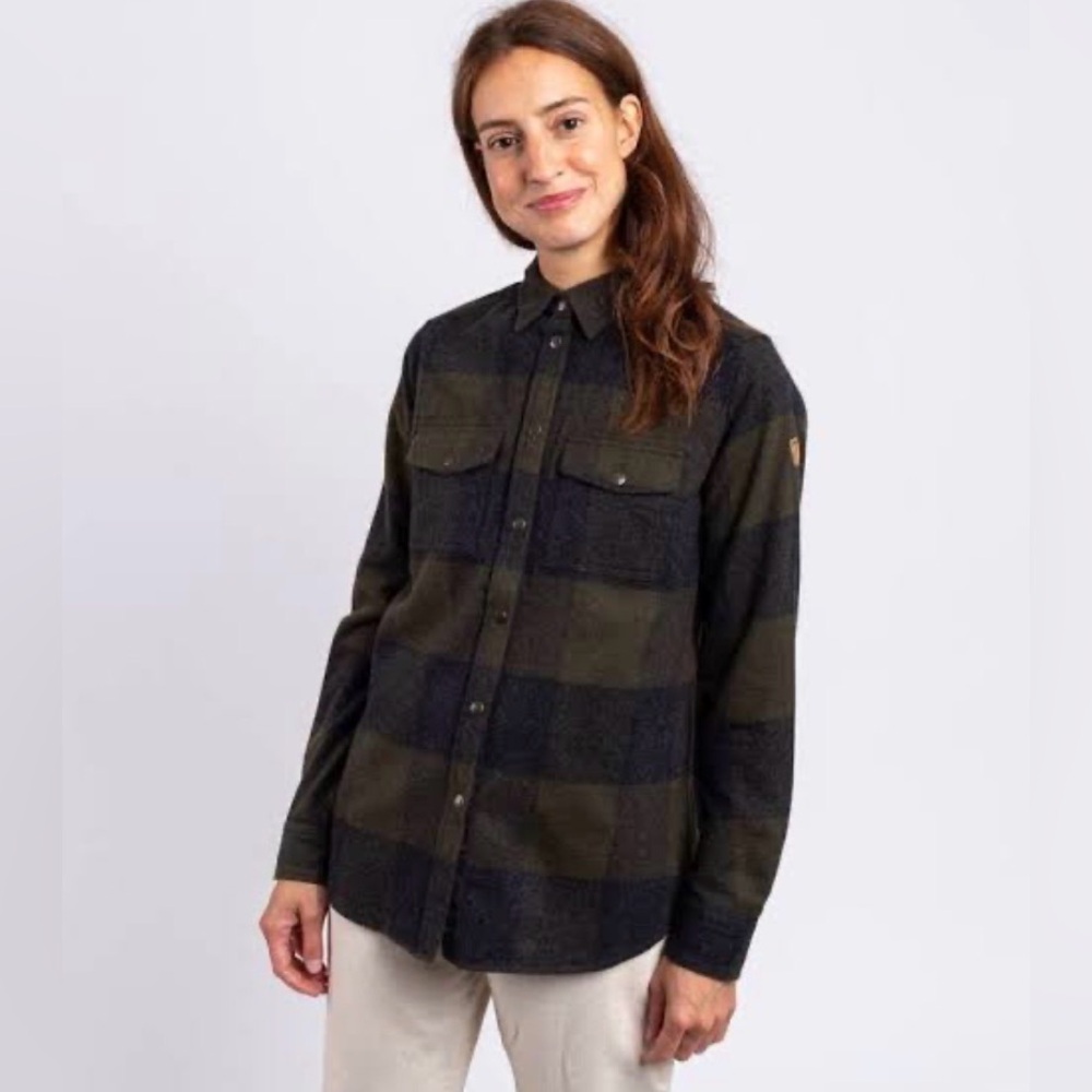 Women’s Fjallraven Canada Shirt deep forest dark grey button up size medium